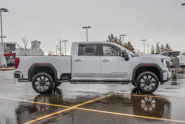 2026 GMC Sierra 3500HD Denali - Photo 10
