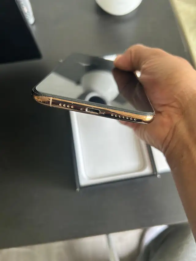 iPhone XS MAX 256GB Unlocked - Mint Condition! - Photo 7