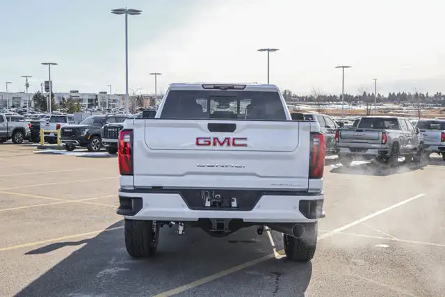 2026 GMC Sierra 3500HD Denali - Photo 7