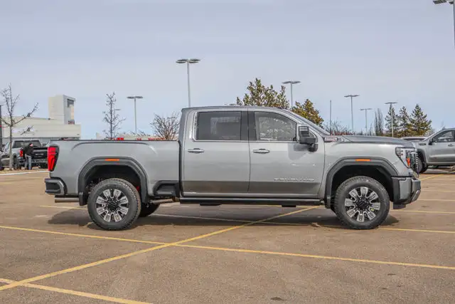 2026 GMC Sierra 3500HD Denali - Photo 10