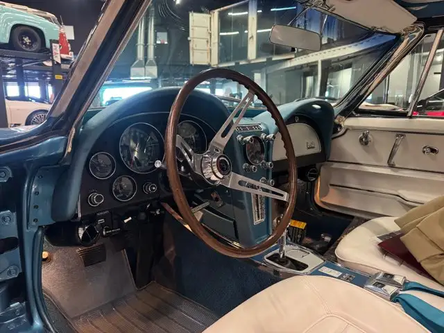 1966 Chevrolet Corvette Convertible | 427ci V8 | 4-Speed Manual - Photo 4