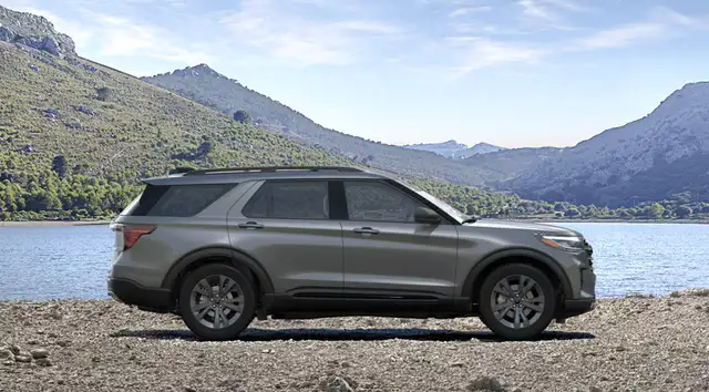 2026 Ford Explorer ACTIVE | ACTIVE COMFORT PACKAGE | PANO ROOF - Photo 6
