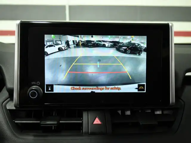2024 Toyota RAV4 LE No Accident Radar Cruise Blindspot Lane Assi - Photo 18