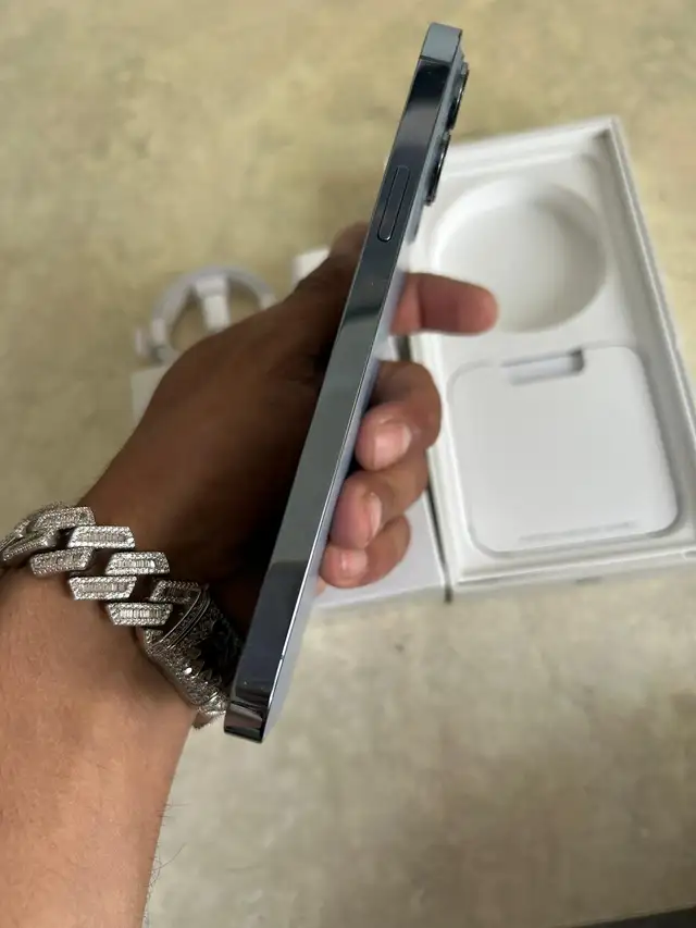 iPhone 13 Pro Max 256GB AirPods/Fast Charger/Delivery - Photo 4