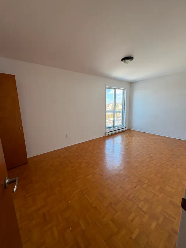 TRES GRAND 4 1/2 à louer à Vimont à Laval - Photo 2