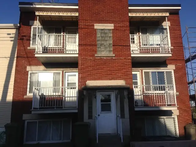Lachine 3 ½ Disponible a partir du 1 mai, 2 balcons, cour