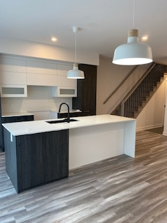 Belle maison de ville à Mirabel disponible .