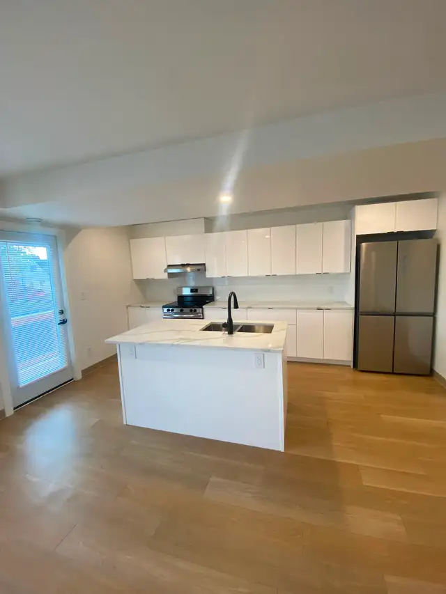 Upstairs 2 bedroom, 1 bath in a 4 plex - Photo 2