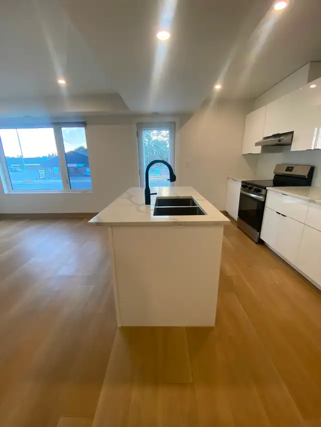 Upstairs 2 bedroom, 1 bath in a 4 plex - Photo 3