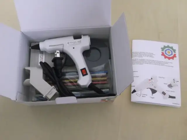 Glue Gun MiniMakers Craft 30w w/ Suction Base  20 Glitter Sticks - Photo 2