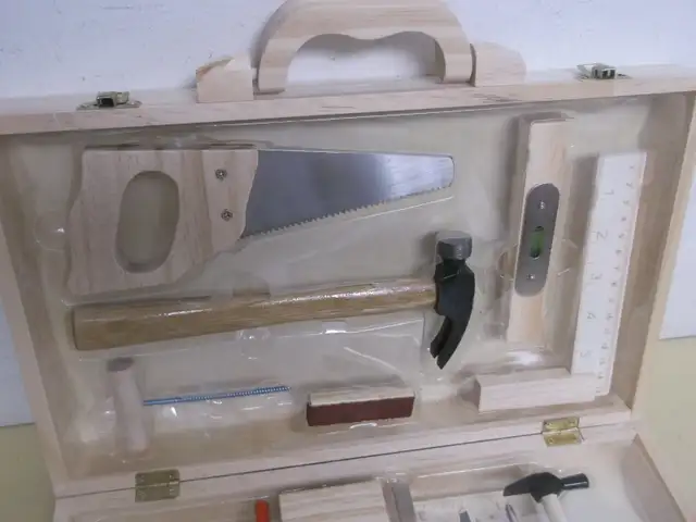 Kids MiniMakers 16 Piece Starter Tool Kit with Wooden Case - Photo 6