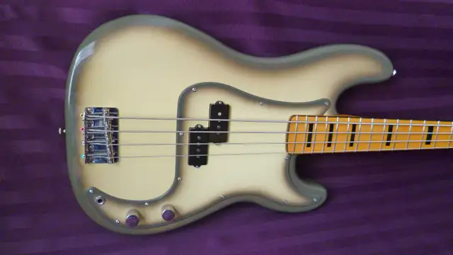 Precision modèle Squier 70's Classic Vibe antigua limité - Photo 2