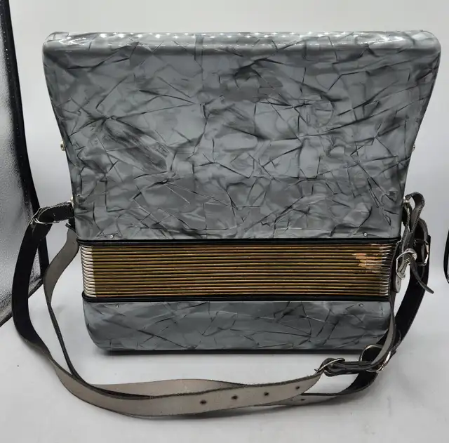 Hohner Accordion Student II N with Case - Photo 3