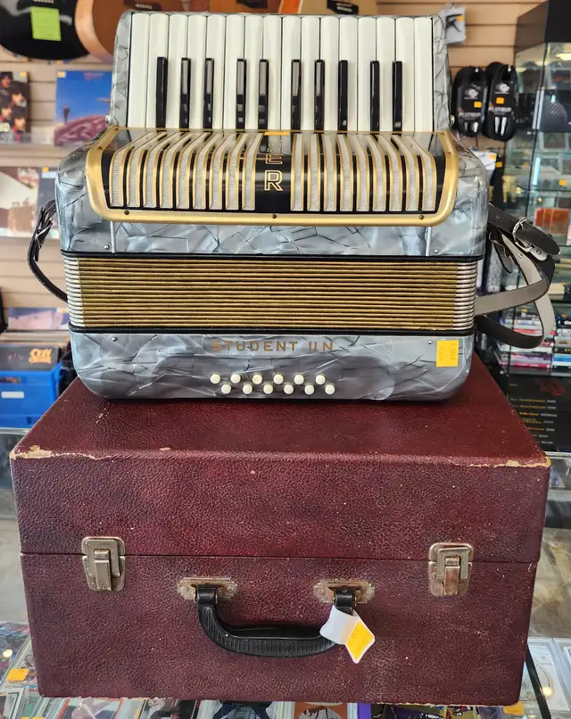 Hohner Accordion Student II N with Case - Photo 5