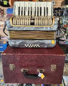 Hohner Accordion Student II N with Case - Photo 5