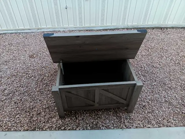 Coffee table W/ Storage - Photo 3