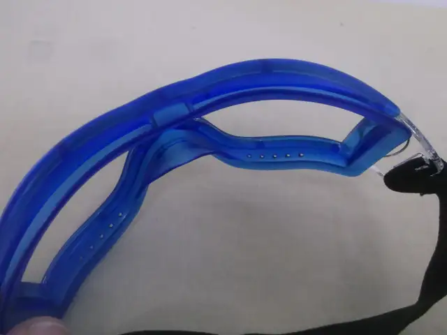 Safety Goggles padded wrap around Black or Blue Frame - Photo 3