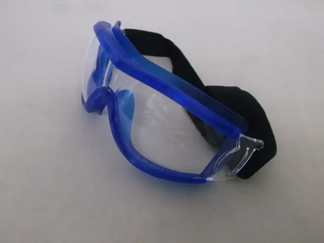 Safety Goggles padded wrap around Black or Blue Frame - Photo 4