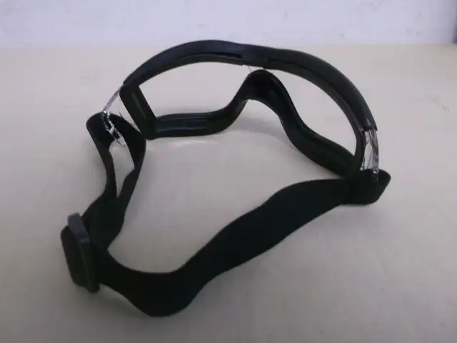 Safety Goggles padded wrap around Black or Blue Frame - Photo 6