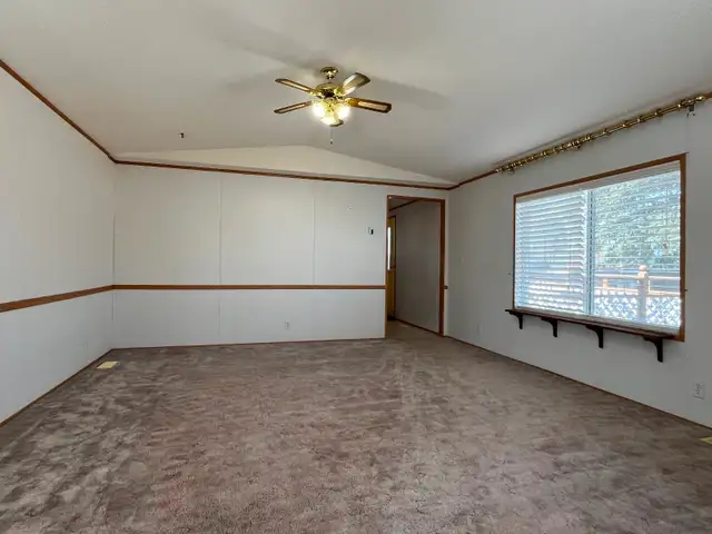 MLS#A2297860 - 230 4 Street Stirling, AB - Photo 2