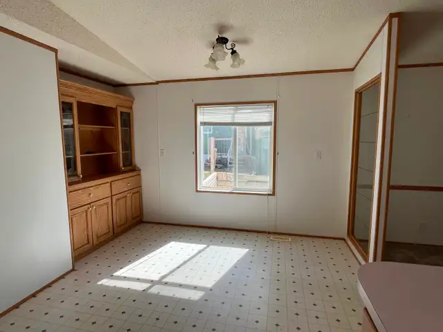 MLS#A2297860 - 230 4 Street Stirling, AB - Photo 4