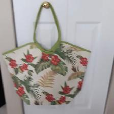 BEAU SAC À MAIN BLANC VERT À FLEURS ROUGES 12'HAUx18'LAR: $10.00
