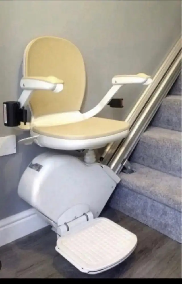 Stairlift Left or Right AVAILABLE Swivel Rotates Foldable