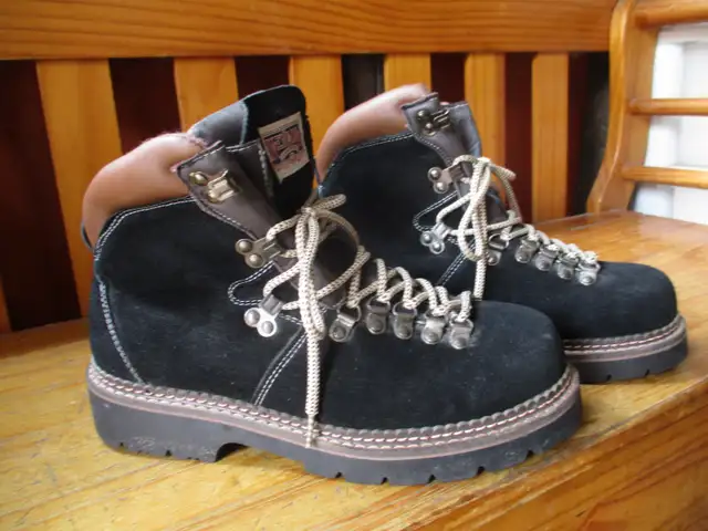 Hiking boots, suede, new, mint, black . size 9 - 10 - Photo 2