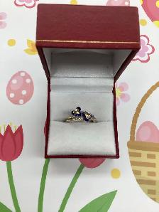 bague en or à fleurs bleues