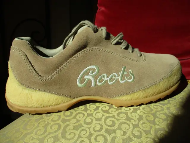 Great Roots suede shoes. Tan colorsize 10 - Photo 2