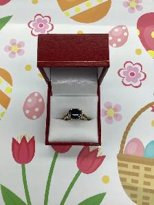 bague en or avec pierre noire