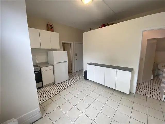 Bright and Spacious 1-bedroom unit! Available June 1st! - Photo 3