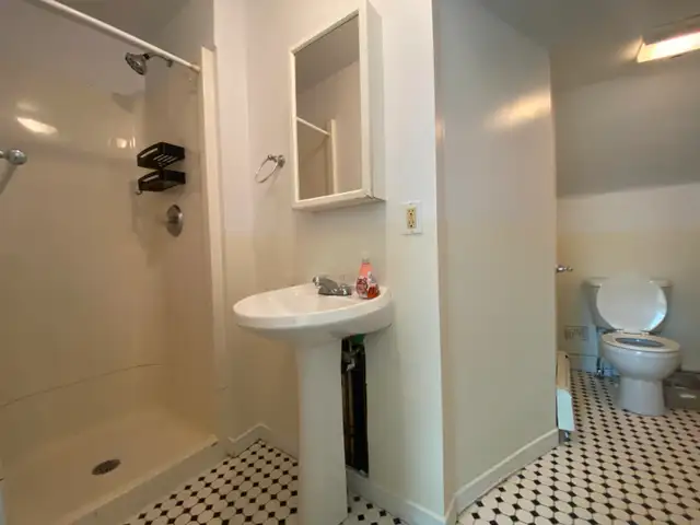 Bright and Spacious 1-bedroom unit! Available June 1st! - Photo 7