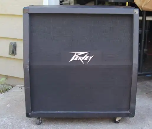 peavey 4 x 12 cabinet, guitar amp.