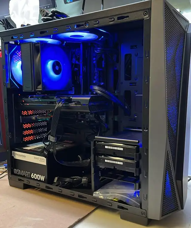 PC GAMING Corsair i5-9400F RX5600XT 6GB 16GB DDR4 SSD 256GB NVMe