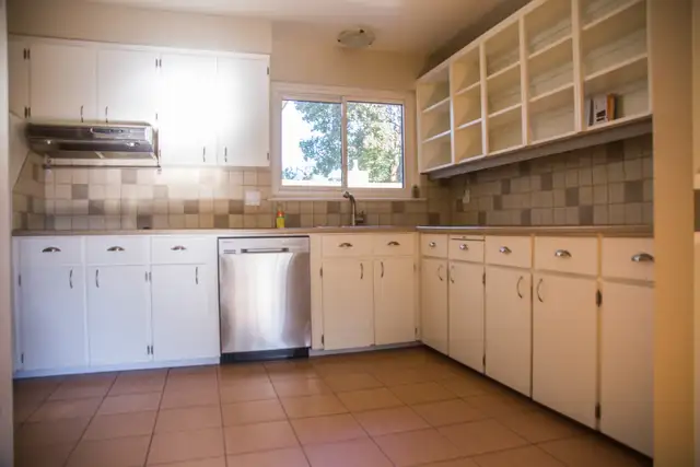 3-bedroom house in Downtown Brampton - Photo 2