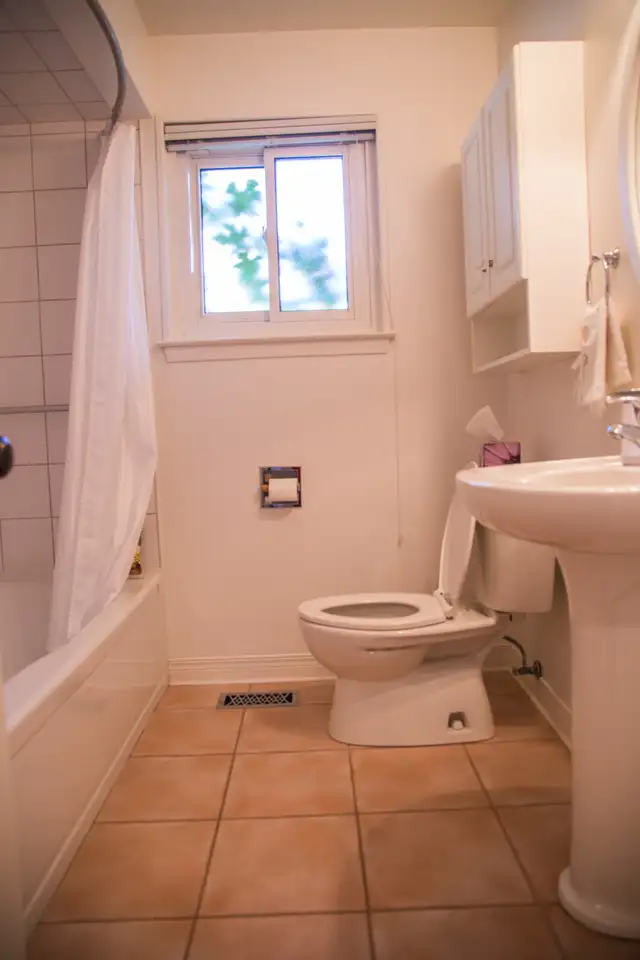 3-bedroom house in Downtown Brampton - Photo 3