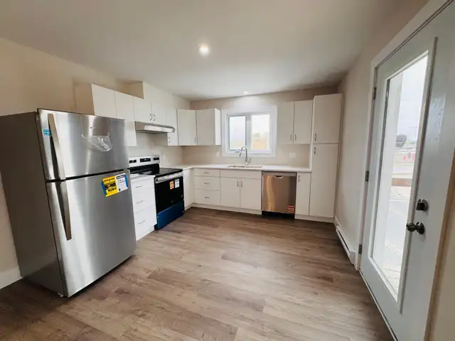 Brand new 2-bedroom apartment with water-view & private balcony - Photo 4