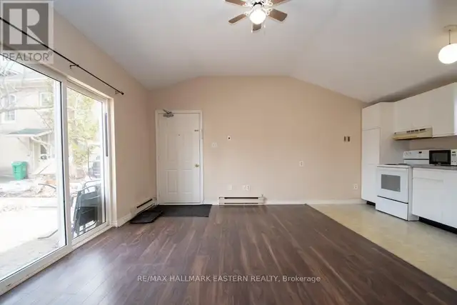 Garden Studio Apartment in a Historic Setting - Photo 4