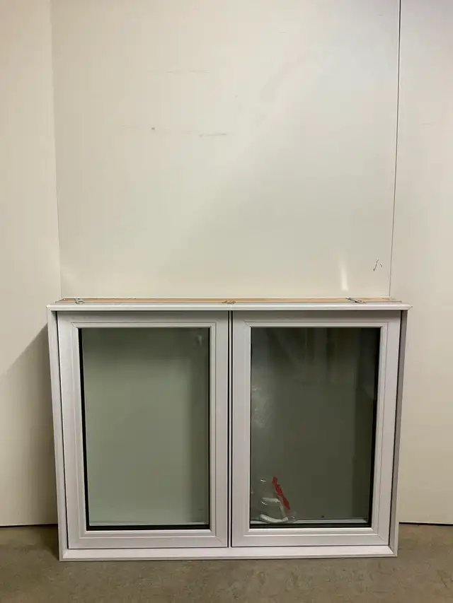 10789BP Fenêtre Battant PVC Blanc 2 sect 1 ouvr 46 3/4 x 35 1/2