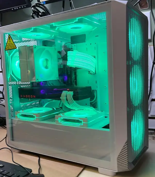 PC GAMING Ryzen 5 5600GT RX Vega 64 8Go 16GB DDR4 SSD 512GB HDD