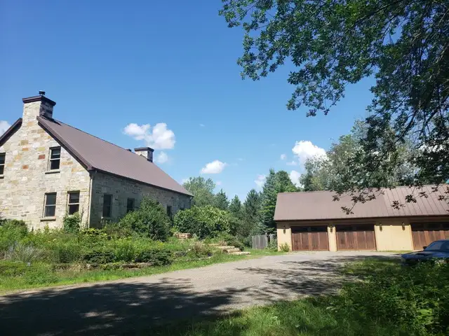 Beautiful Private Home on 7.8 Acres – Peaceful & Elegant Living - Photo 3