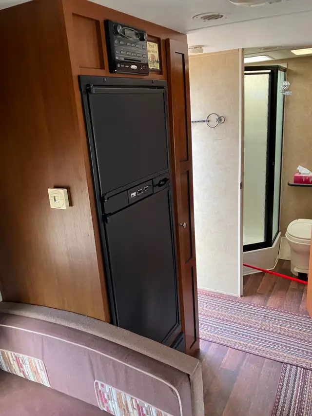 2011 Kodiak Travel Trailer for Sale - Photo 3