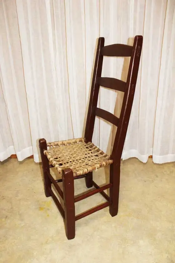 Chaise paysanne rustique (1880-1930), 25$ livré si...