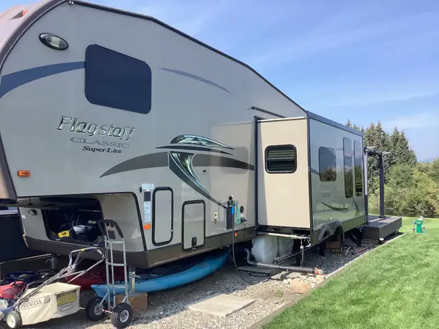 Flagstaff 8528RKWS 5th wheel - Photo 2