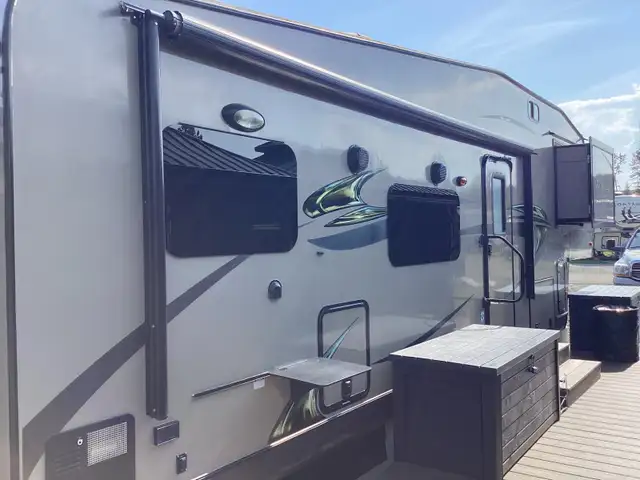 Flagstaff 8528RKWS 5th wheel - Photo 3