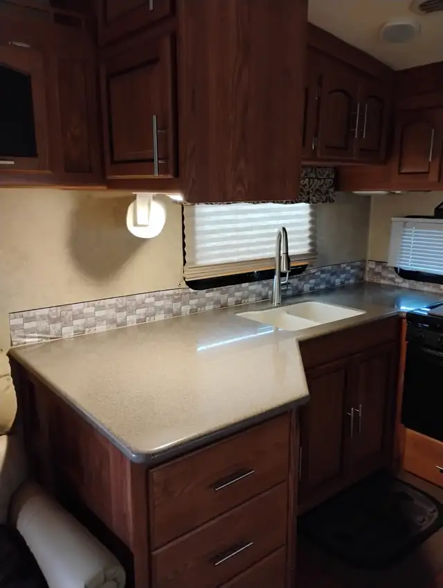 Flagstaff 8528RKWS 5th wheel - Photo 4