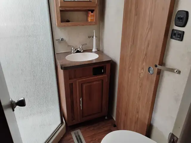 Flagstaff 8528RKWS 5th wheel - Photo 9