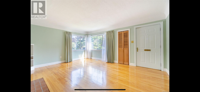 2 Bed 1 Bath upstairs House in Saxe Point-All Utilities Included - Photo 4