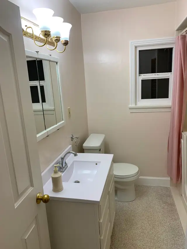 2 Bed 1 Bath upstairs House in Saxe Point-All Utilities Included - Photo 7